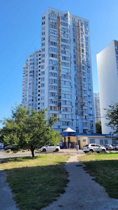 Оренда видової 2-кім. квартири на Харківському шосе, 152.