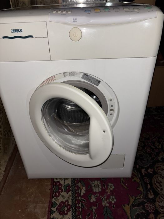 Стиральная машина ZANUSSI .
