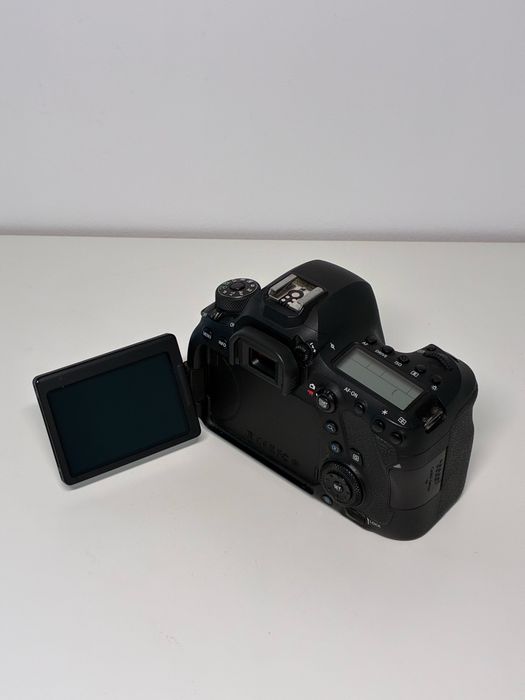 Canon EOS 6D Mark II – Corpo (com caixa original)