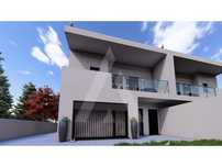 Moradia T4 geminada de arquitetura moderna em Oliveirinha
