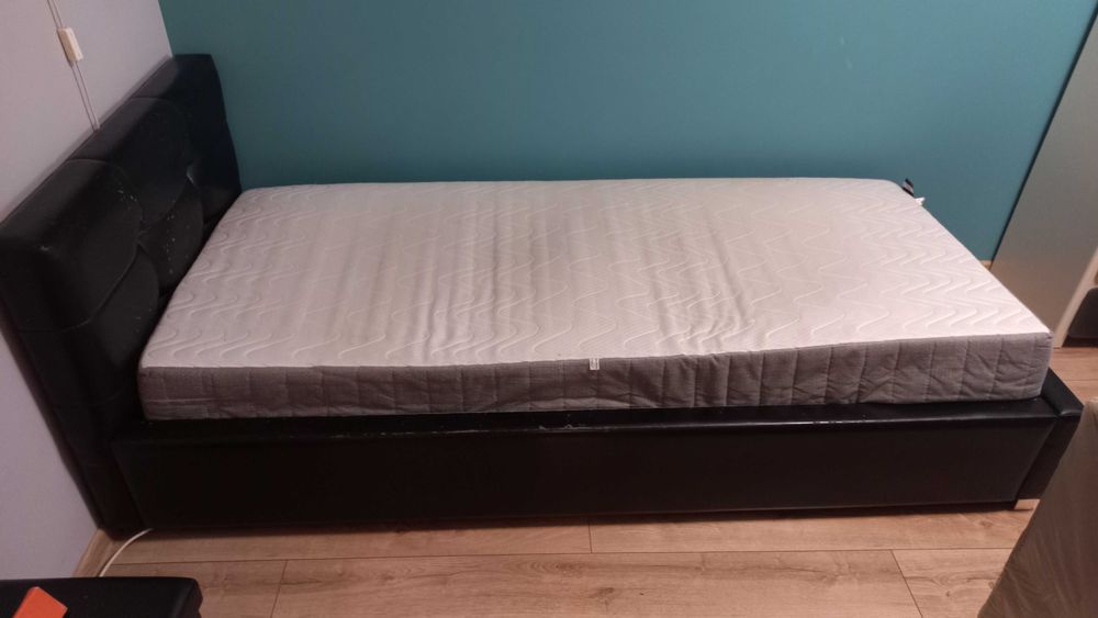 Łóżko jednoosobowe 90x200 z materacem i stelażem