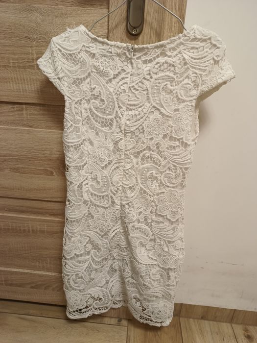Markowa biała koronkowa sukienka Amisu w rozmiarze 38/M