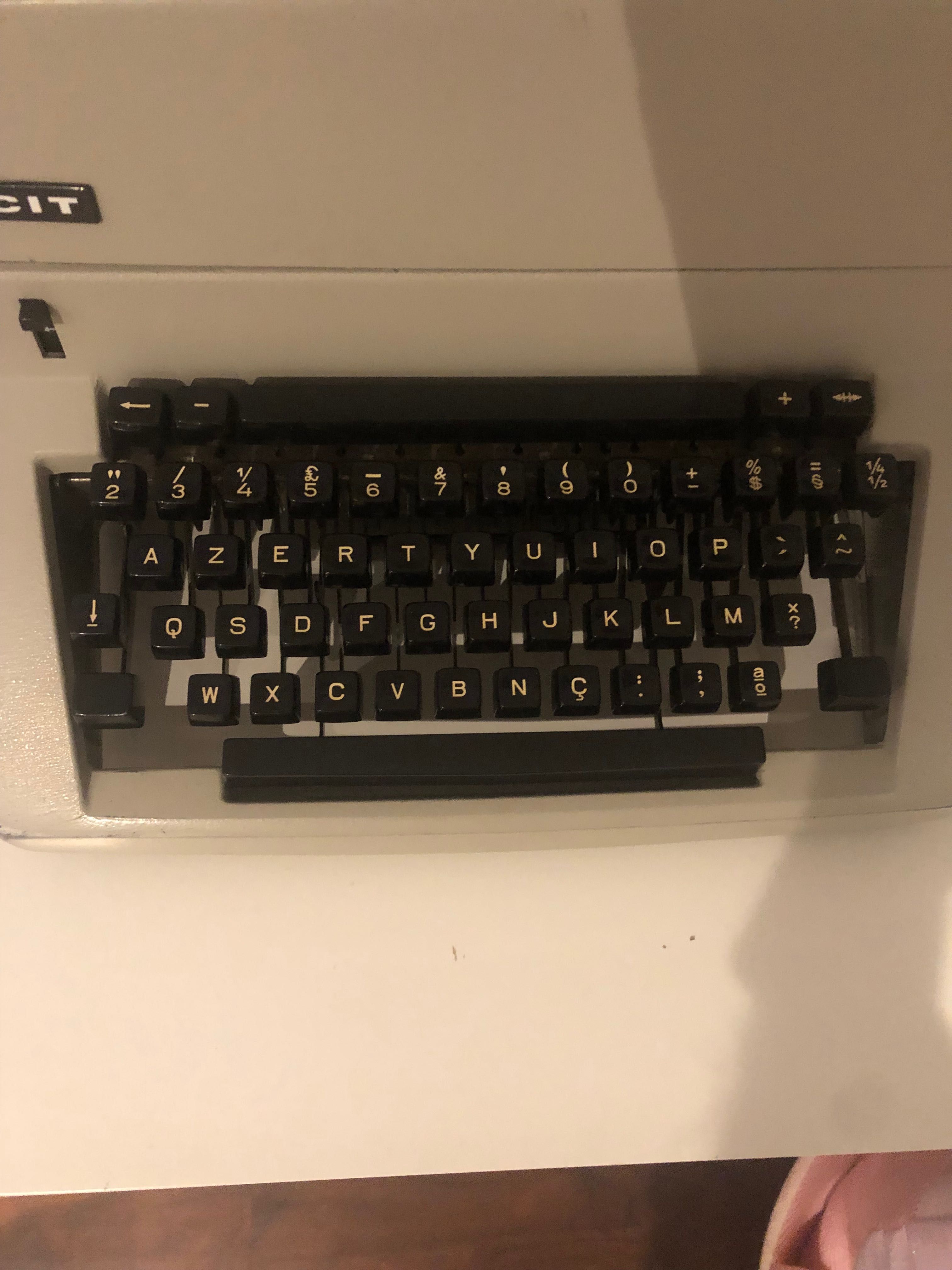 Máquina de escrever antiga Facit