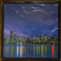 Nowy foto obraz w drewnianej ramie, miasto nad wodą nocą, 63,5x63,5 cm