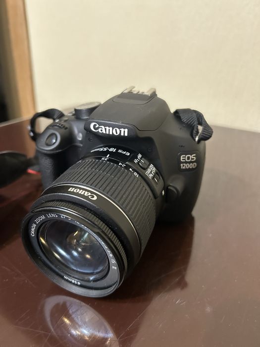 Камера Canon EOS 1200D
