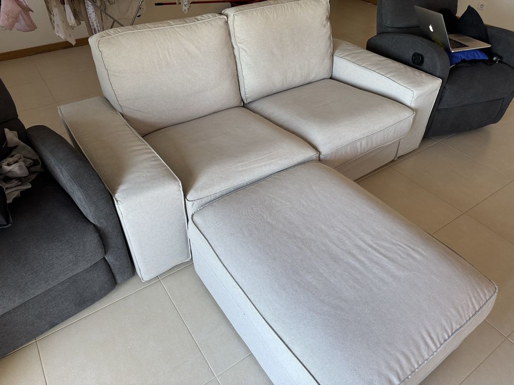 Sofá KIVIK - 2 lugares - IKEA + Pousa-Pés