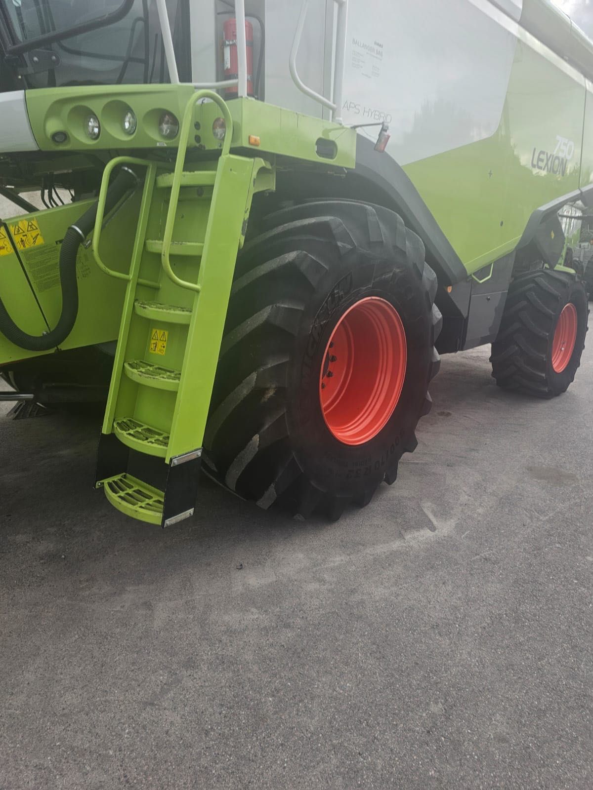 Продам Claas Lexion 750