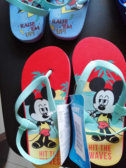 4 pares de chinelos, Mickey, t. 25/27 Novo