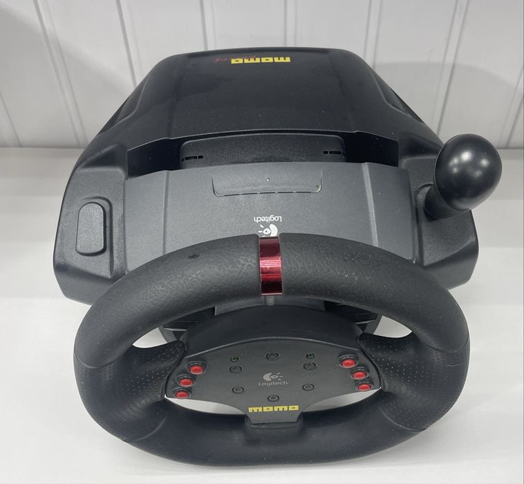 Игровой руль Logitech momo