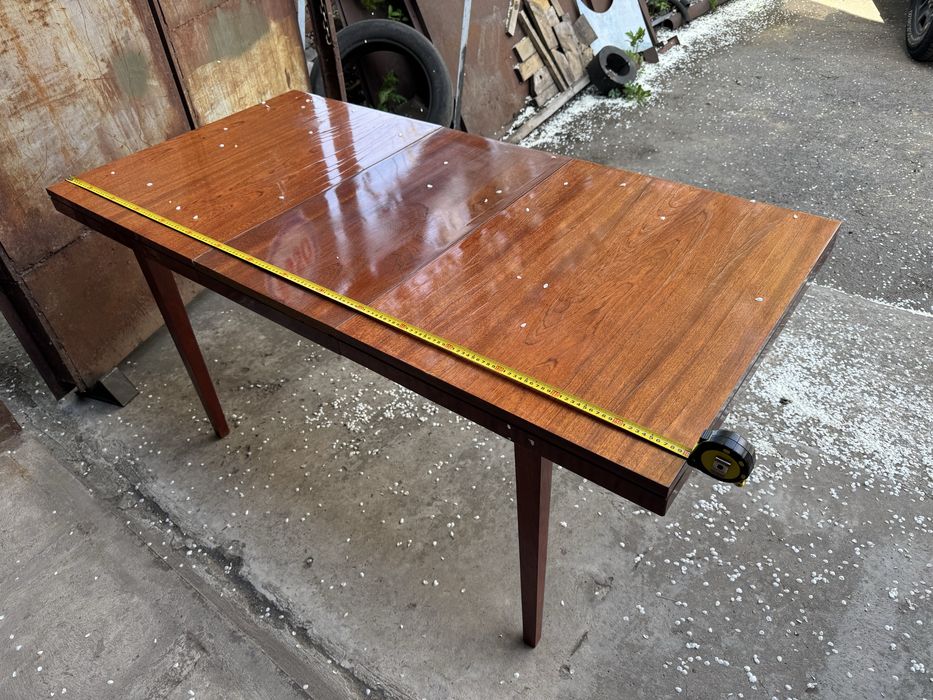 Продам стол обеденный размер 120см на 80см + раскладывается до 160см