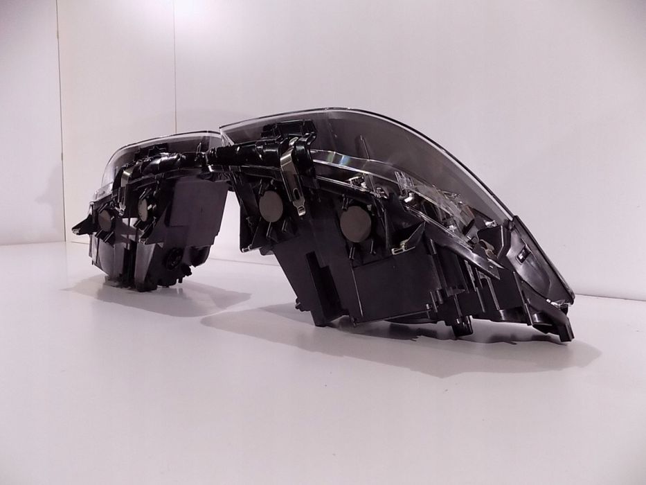 BMW 5 F10 / F11 lampa przednia bi-xenon R - 4114