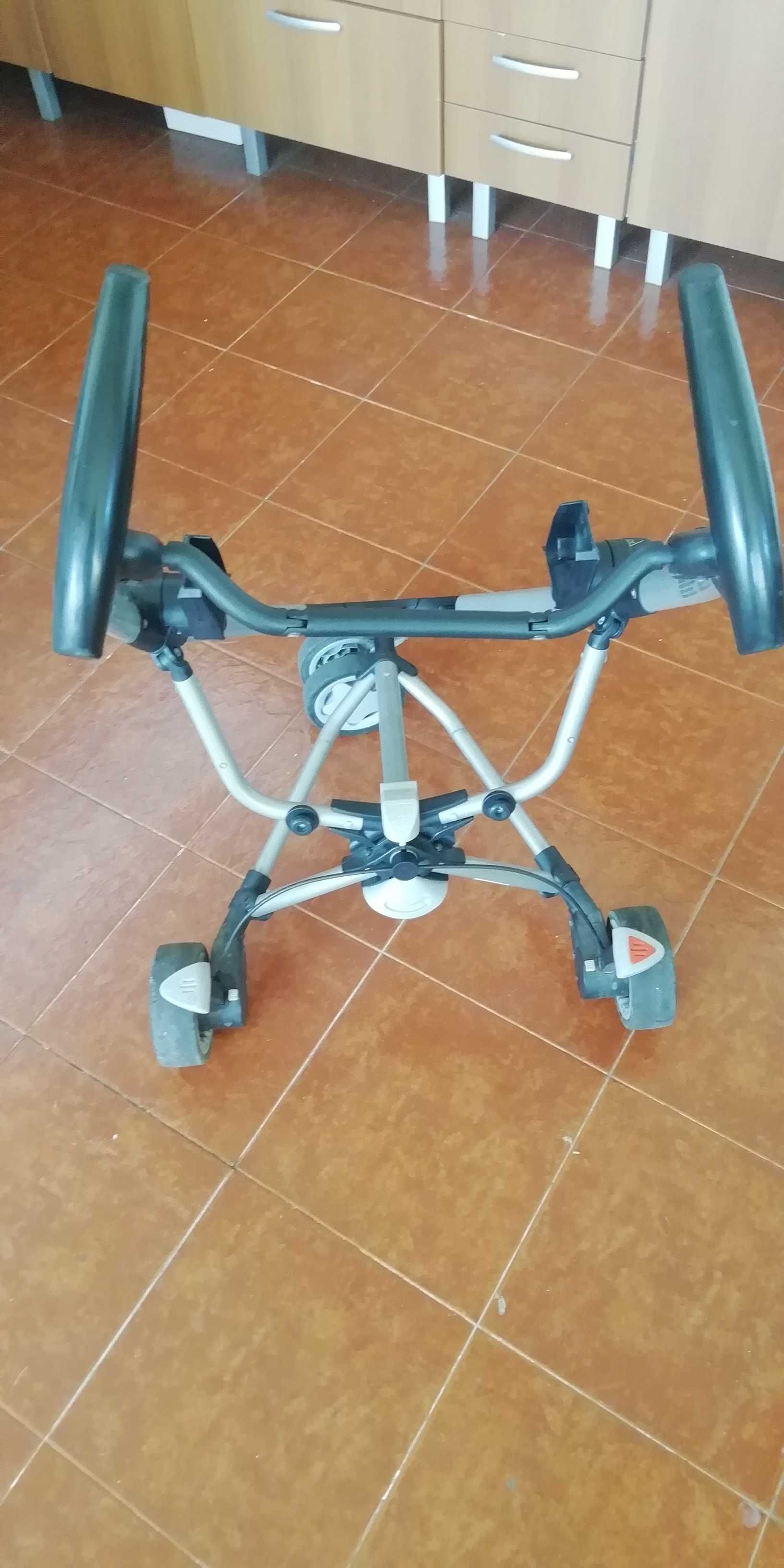 Carrinho de bebé Quinny + Ovo Maxi Cosi