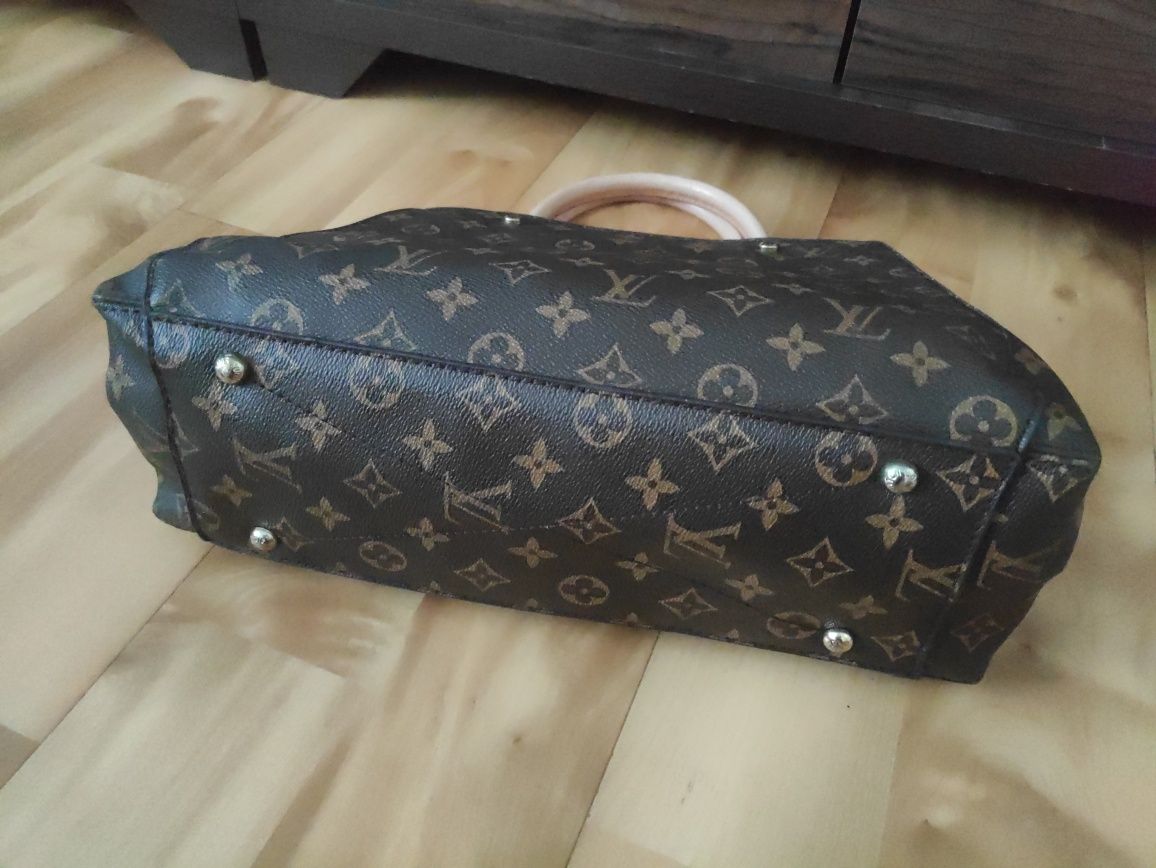Torebka kuferek Louis Vuitton
