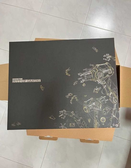 Hot toys Suit Up Gantry With MARK IV Iron Man limited Edition