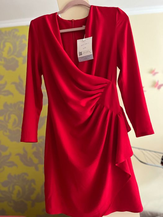 Одяг, сукні вечірні