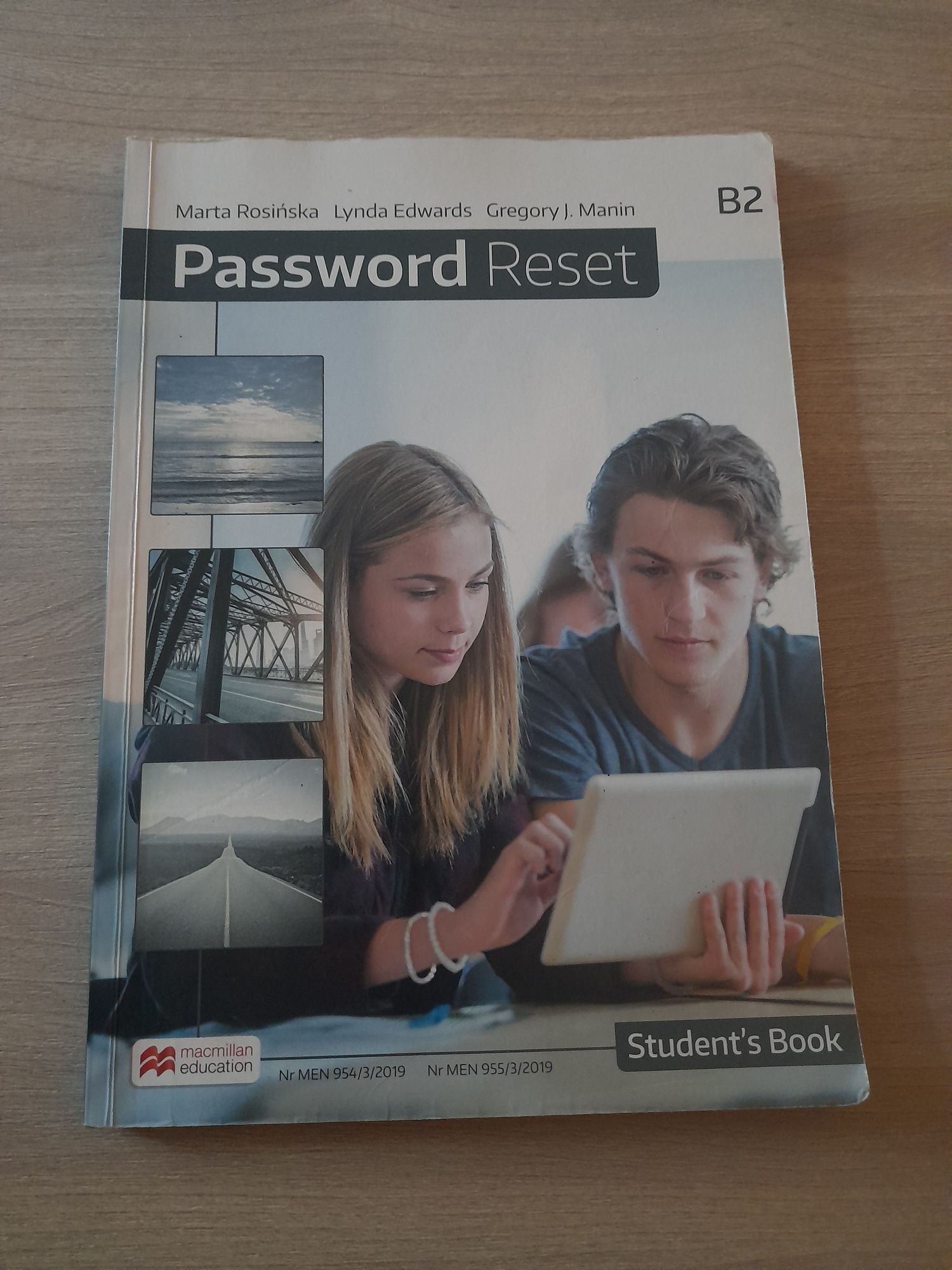 Podrecznik Password Reset B2 Students Book