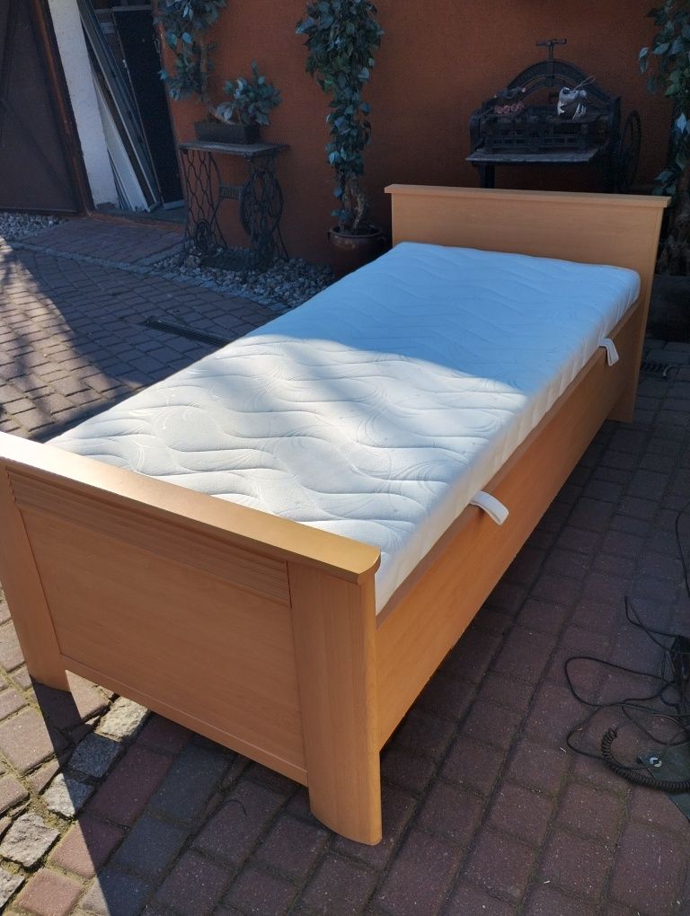 Łóżko jednoosobowe
