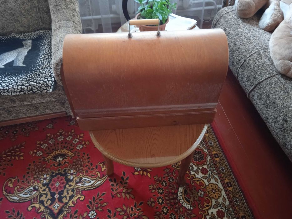 Продам швейну машинку