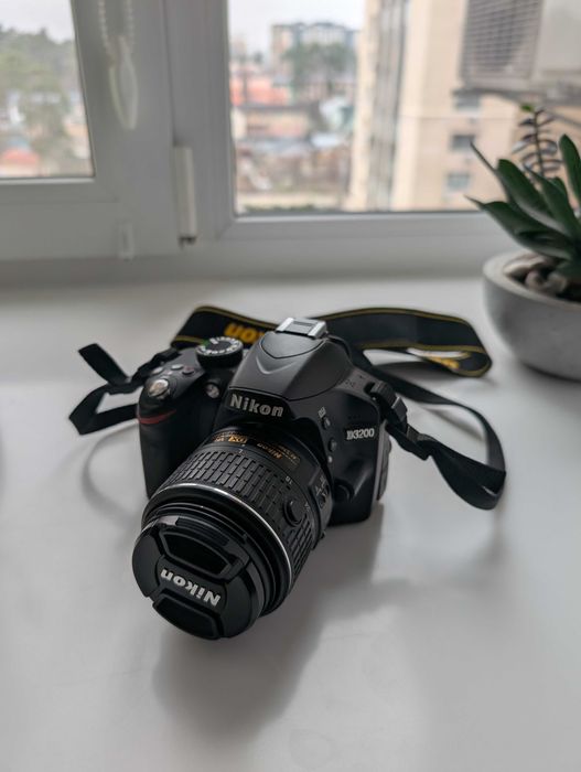 Фотоапарат Nikon D3200 з об"єктивом AF-S 18-55 VR