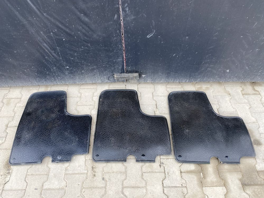 Trafic vivaro wykladzina kierowcy
