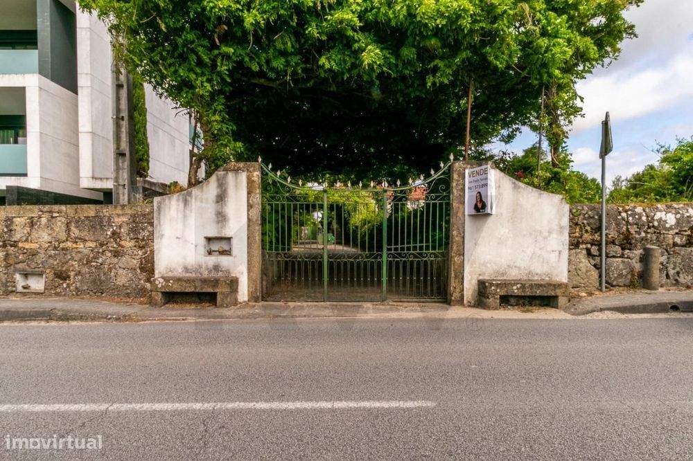 Quinta com História em Barcelinhos – Moradia T3 e Terreno