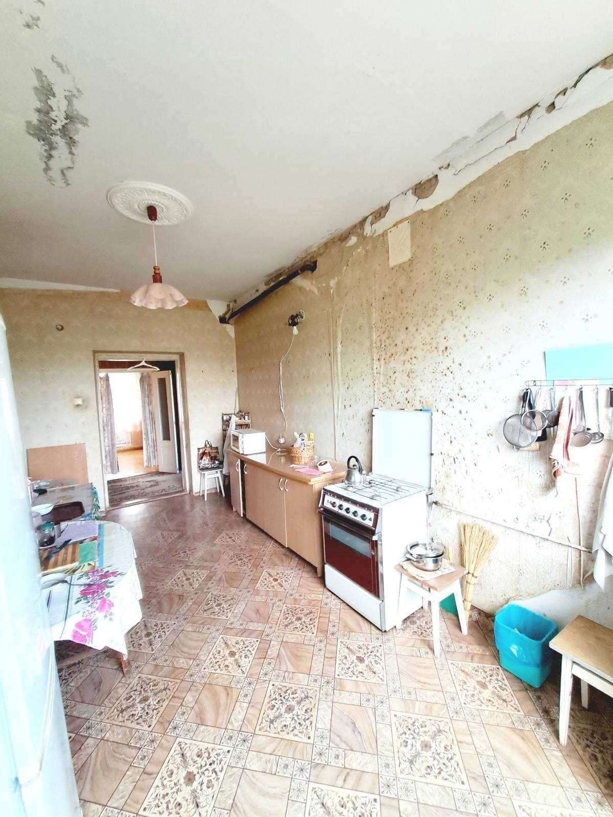 Продам міцний будинок в центрі Соколівки.