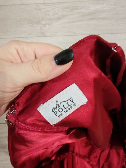 Стильне атласне плаття