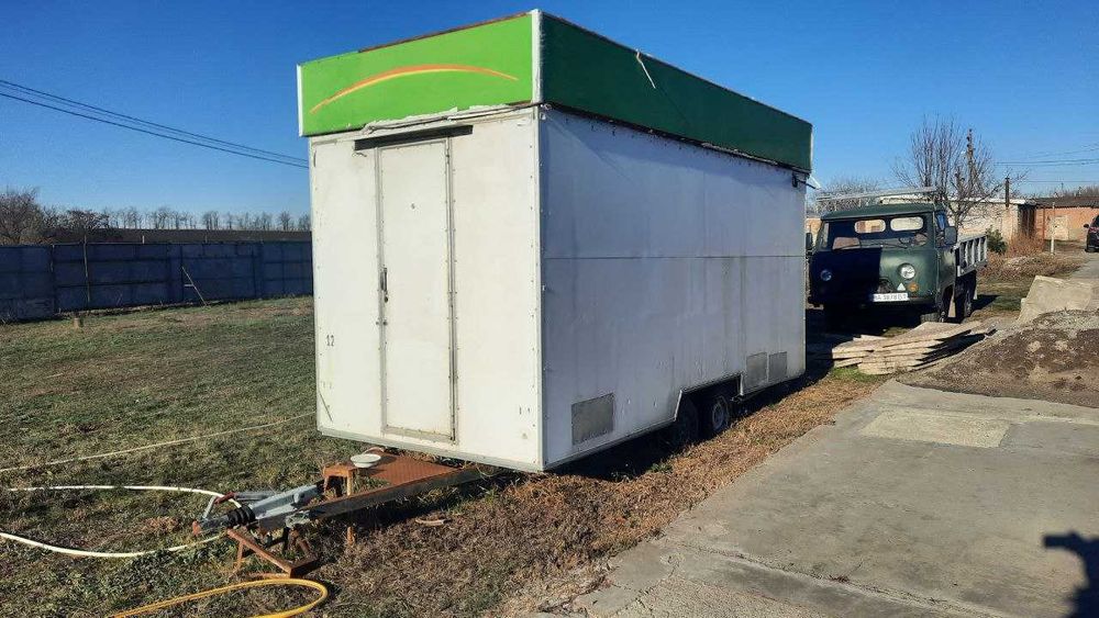 У продажі торговий причіп-вагончик