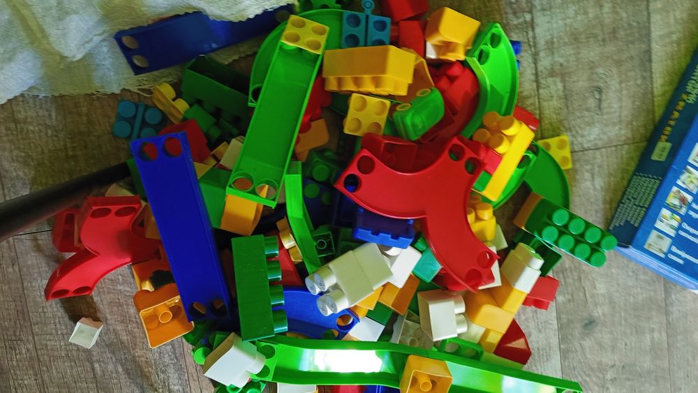 Конструктор з крупними деталями