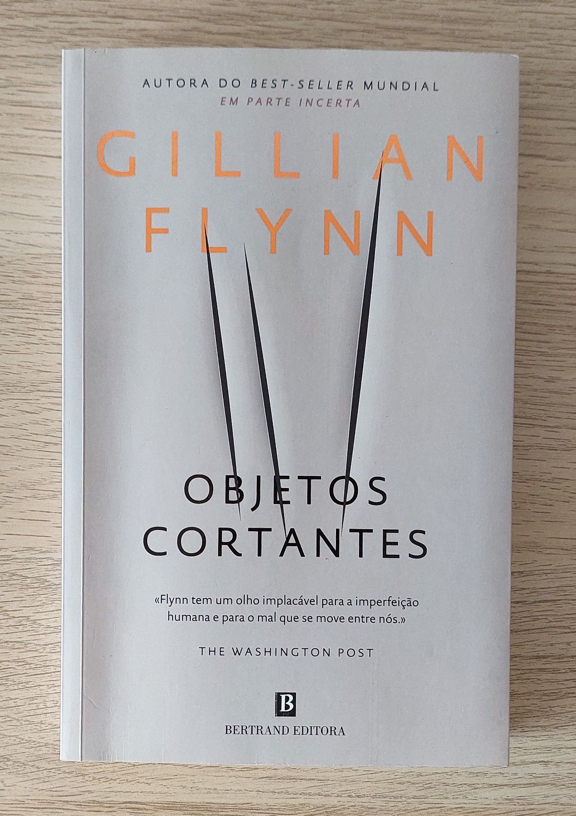 Livro - Objetos Cortantes, Gillian Flynn