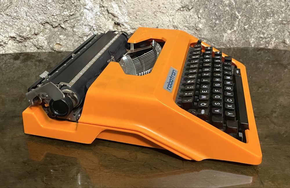 CELLA Robotrom stara maszyna do pisania walizkowa przenośna 7 DDR