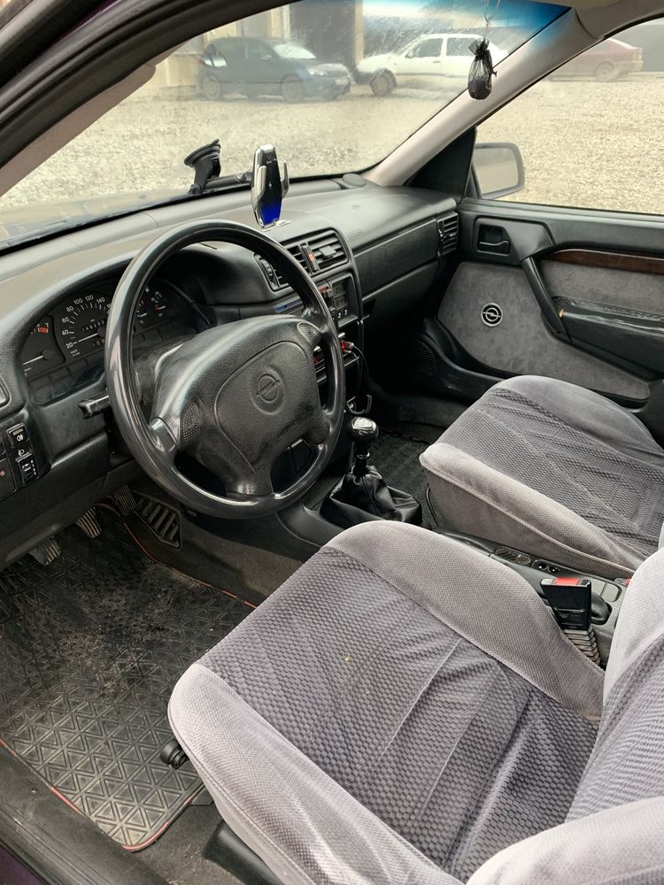 Opel Vectra A 1995р 2.0 Бенз