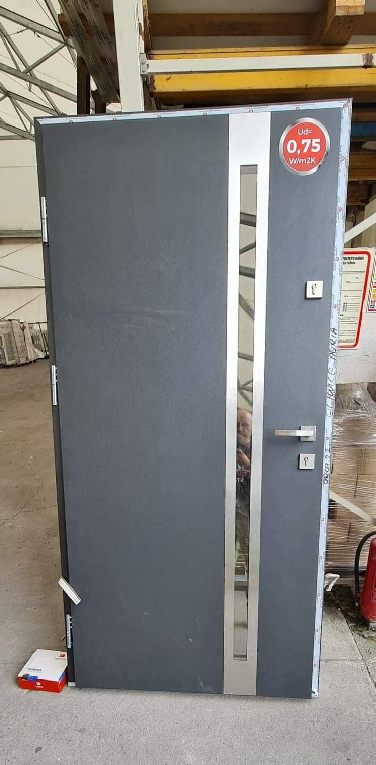 Drzwi zewnętrzne z antabą aluminiową ościeżnicą 68 mm