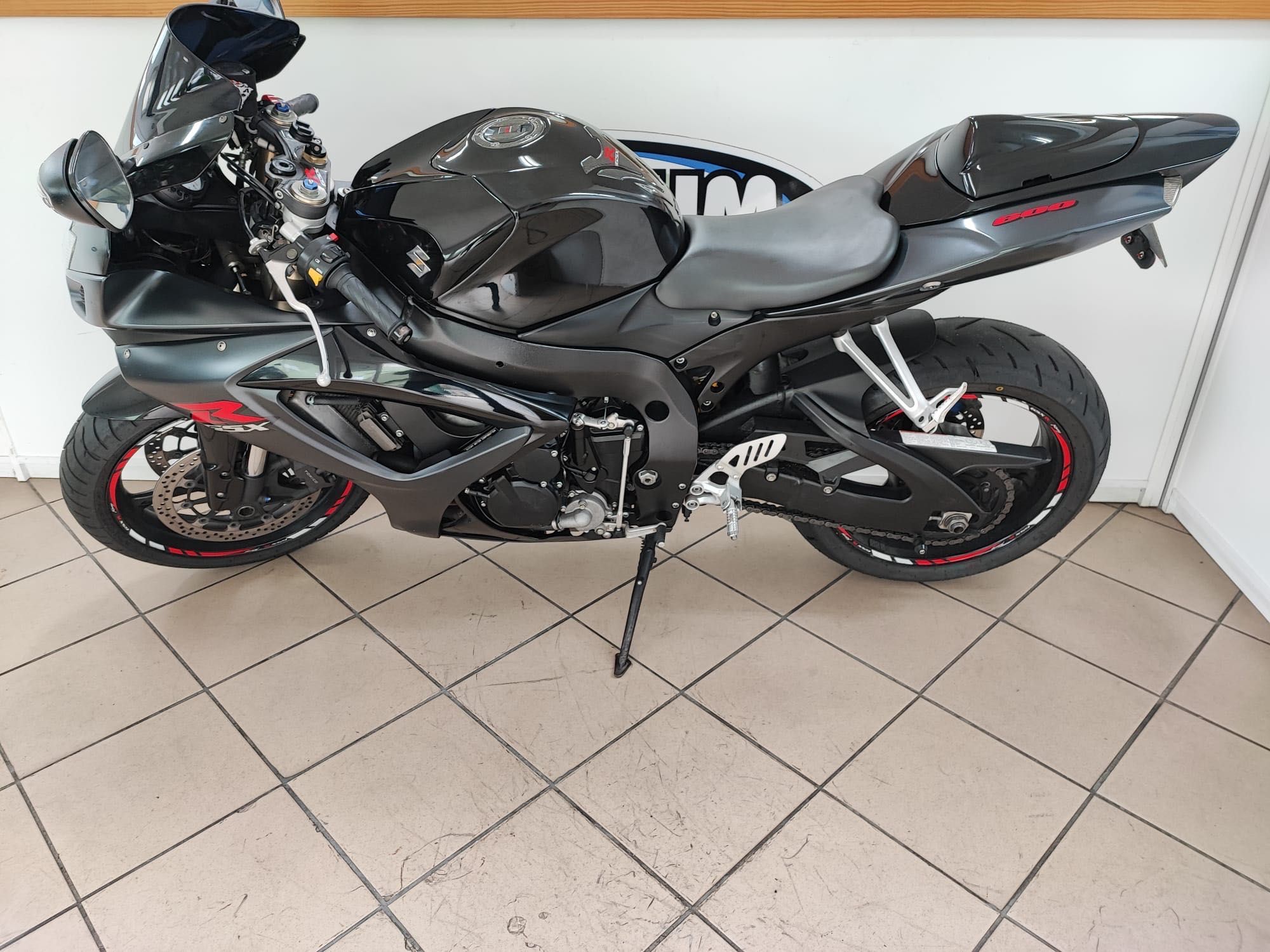 Vendo Suzuki GSXR 600