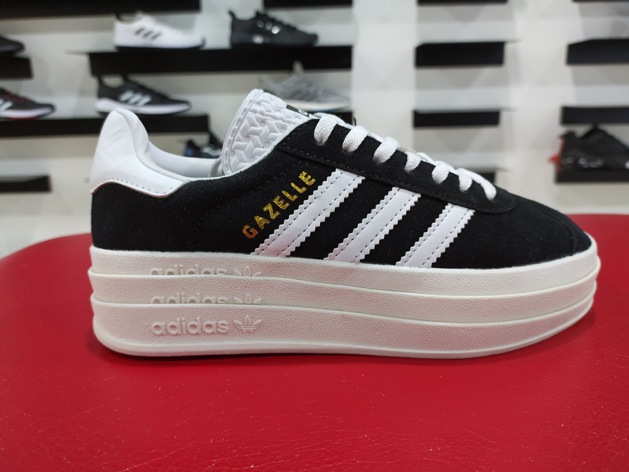 Кроссовки женские Adidas Gazelle Bold