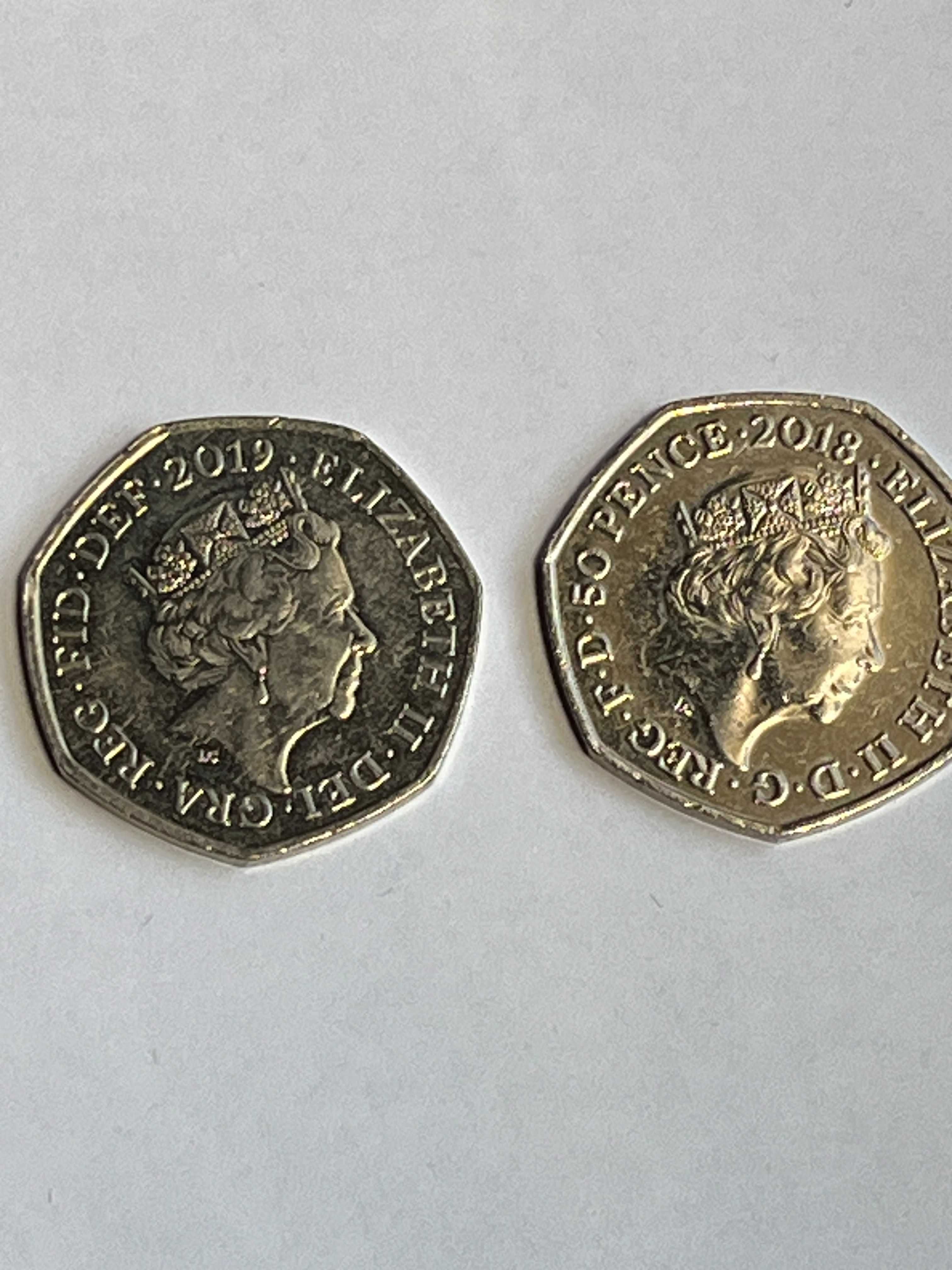2 monety 50 pensów Wielka Brytania z 2018r i 2019 r.