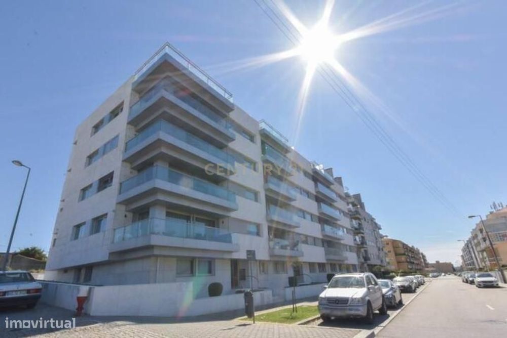 Apartamento T3 de duas frentes com terraço