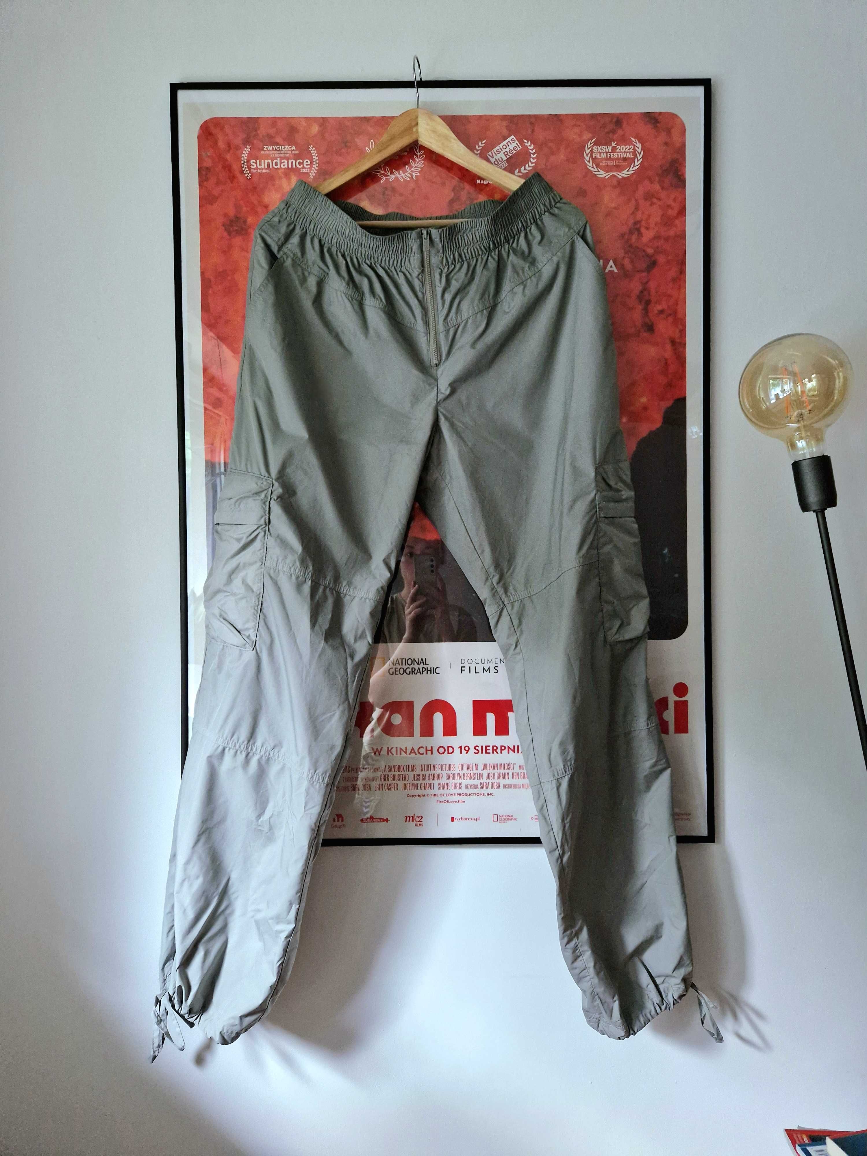 Spodnie tech wear khaki H&M M