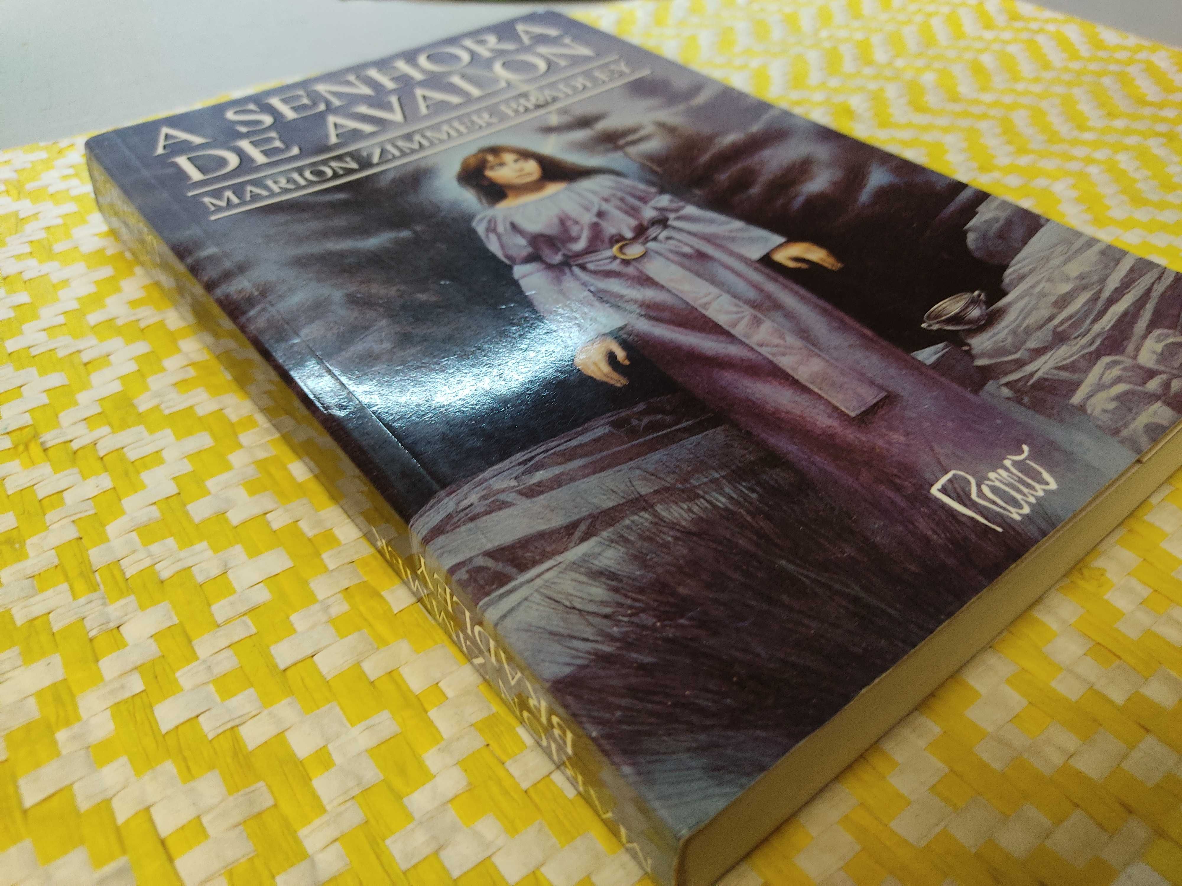 A SENHORA DE AVALON – 
Marion Zimmer Bradley
