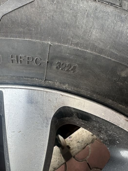 Продам зимові Шини з дисками 225/60/17