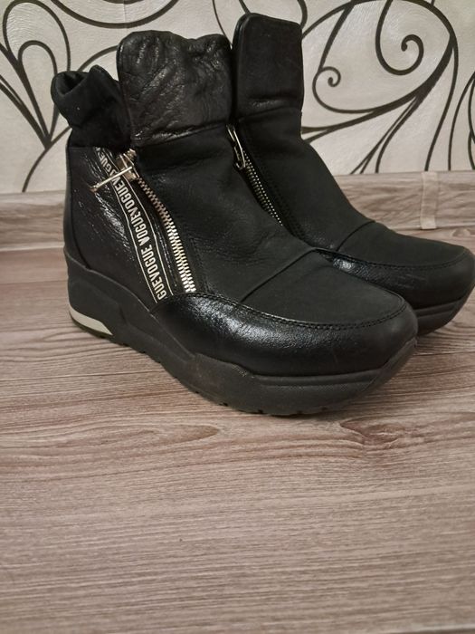 Жіноче зимове взуття (ботинки) 37 розмір