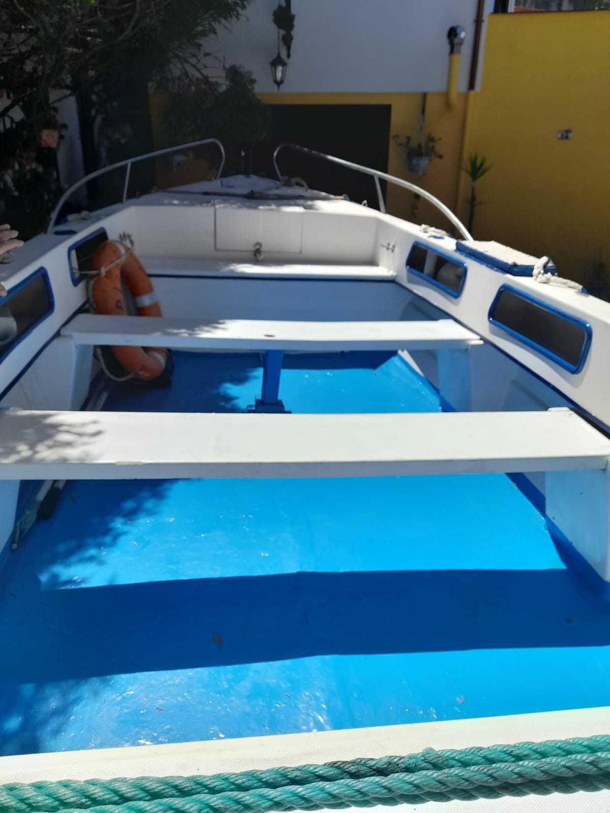 Barco de 5m Pesca desportiva oferta do atralado  6 pessoas