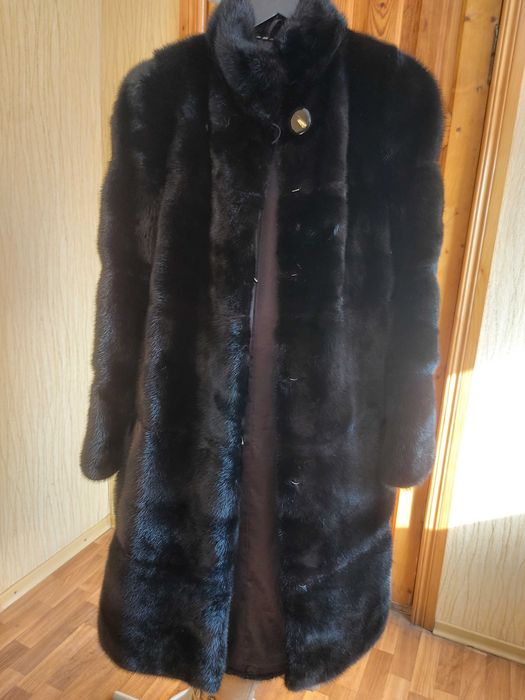 Норкова шуба. Чорний колір. 100 см довжина.