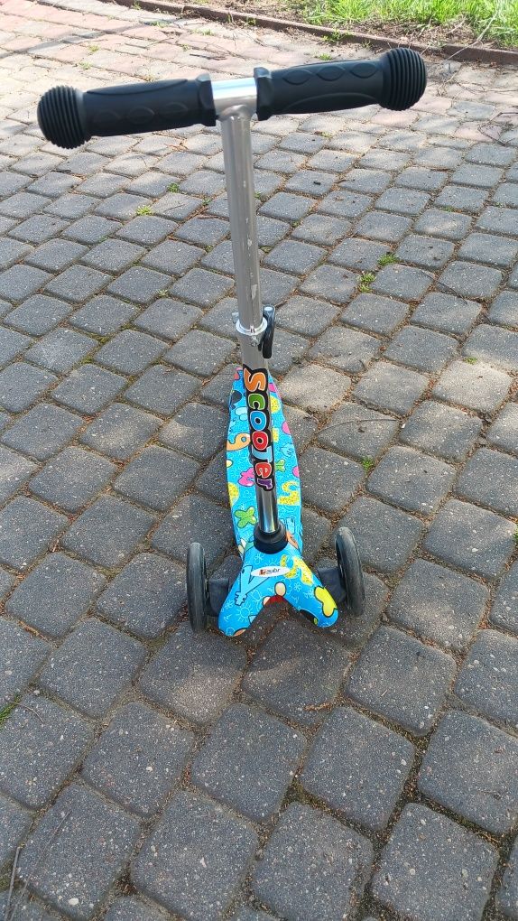Hulajnoga trójkołowa balansowa Scooter.