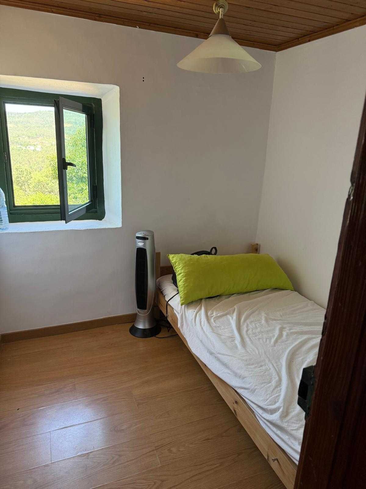 Casa T2 com quintal mobilado perto da praia fluvial