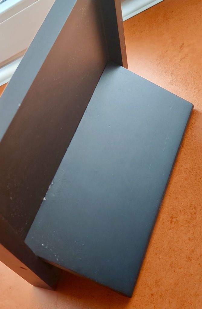 zestaw noży na stojaku magnetycznym lub w bloku