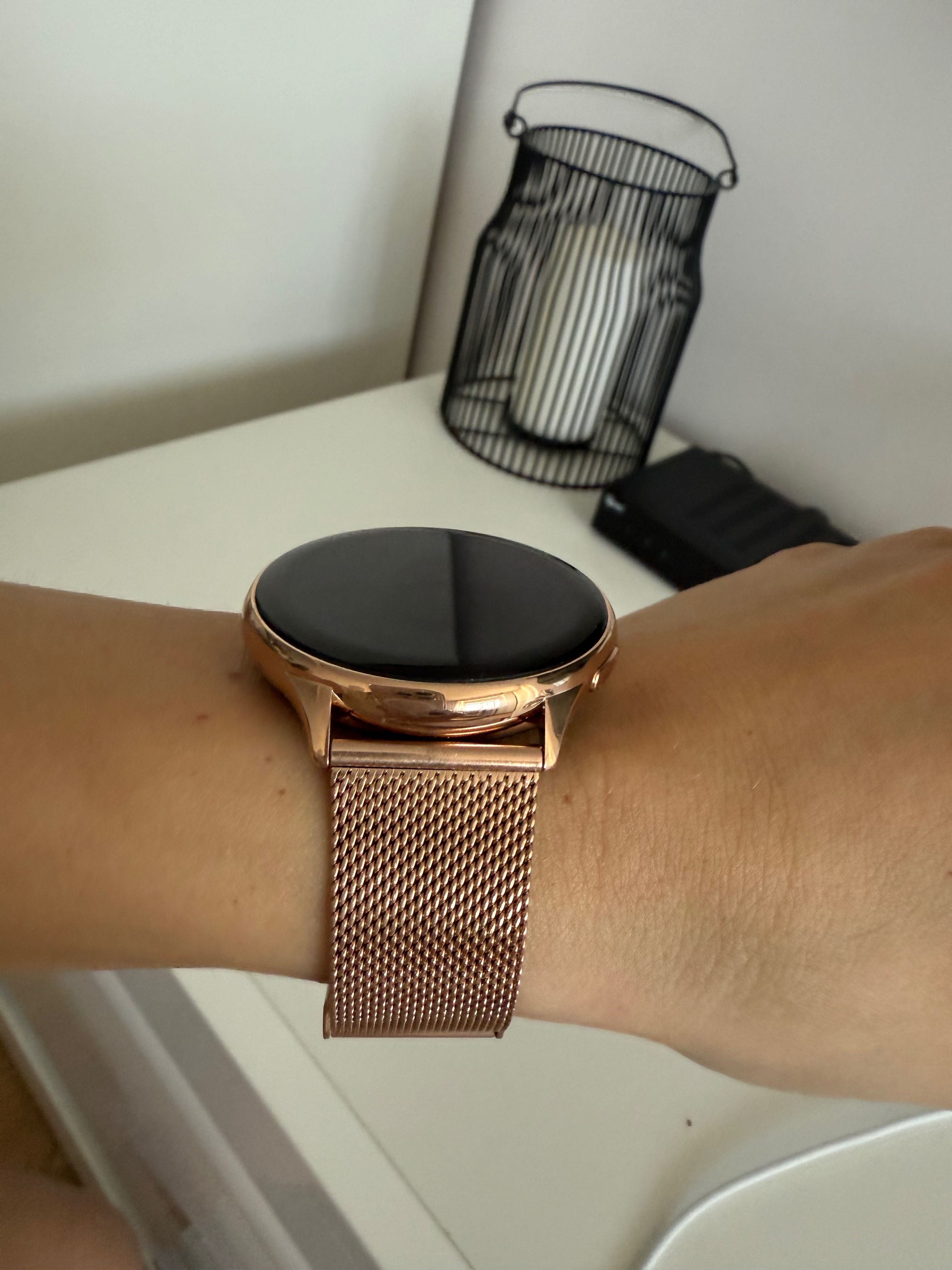 Nowy smartwatch zloty