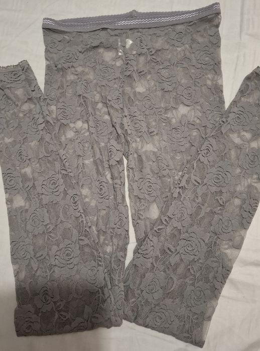 Koronkowe szare getry