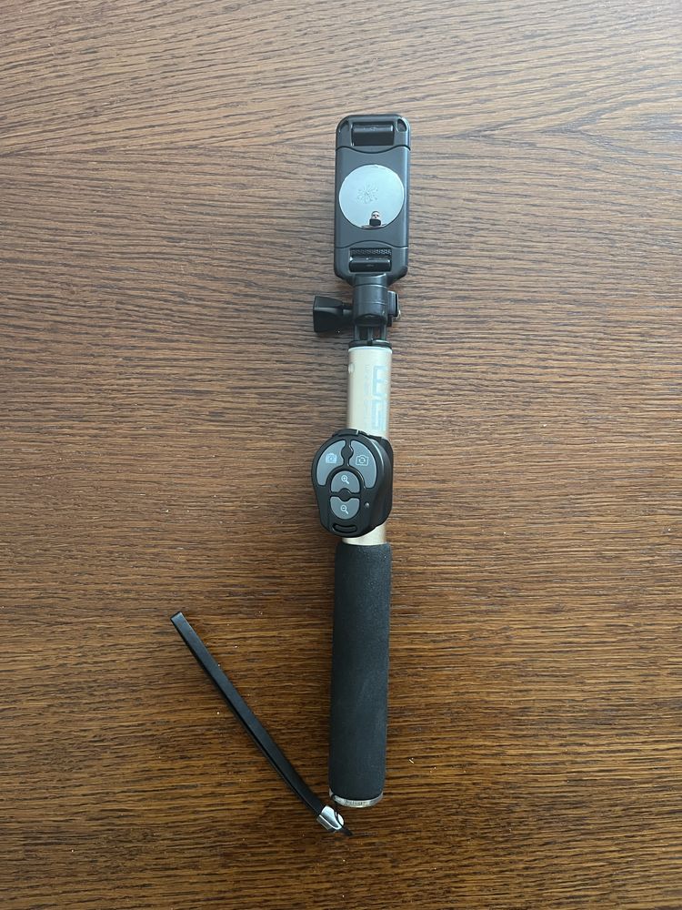 Selfe-stick bluetooth