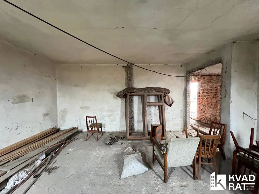 Продається будинок у центрі с. Єзупіль